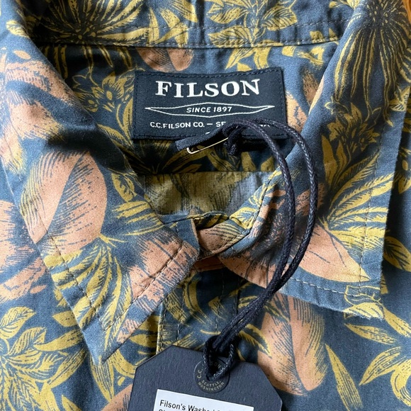 FILSON
Men's Washed Short Sleeve Feather Cloth Shirt - Picture 3 of 3